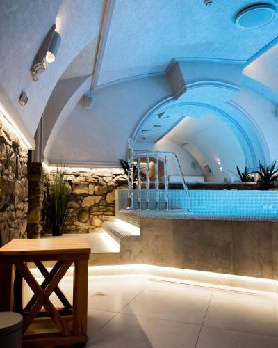Spa, AllureInn Hotel and Spa in 切爾諾夫策