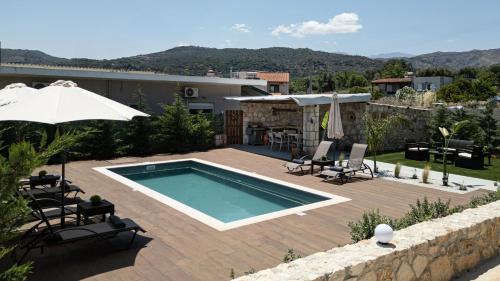 Lumina Apartment with Shared Pool in Theriso