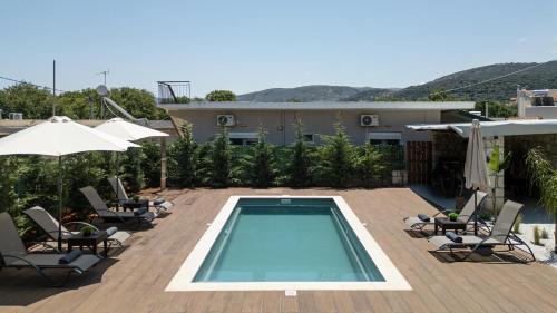 Lumina Apartment with Shared Pool in Theriso