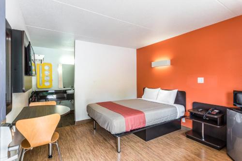 Motel 41 - Evansville IN - image 8
