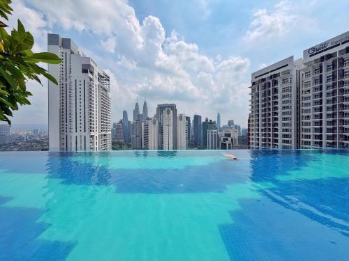 Majestic Residence KLCC View Pool by The Stay Hub - image 13