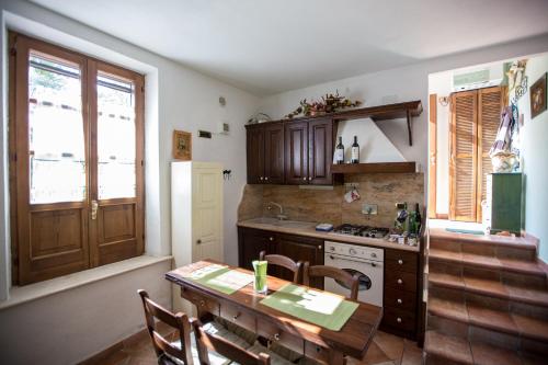 кухня, Antica Fonte Residenza di Siena in Перуззо