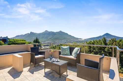 Houtbay Hilltop Villa - image 8