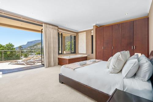 Houtbay Hilltop Villa - image 5