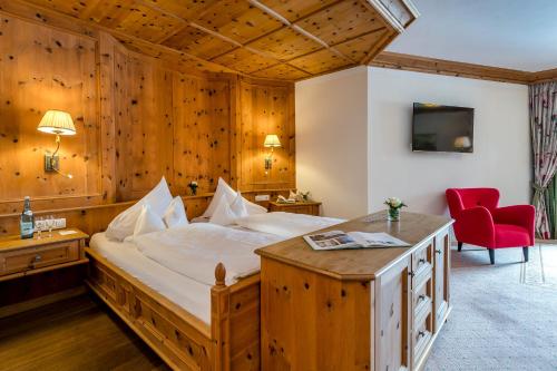 1 king bed, 1 sofa bed