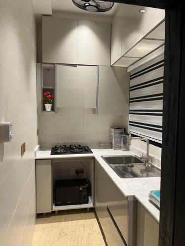 Кухня, DAV Hills Apartments in Амасаман