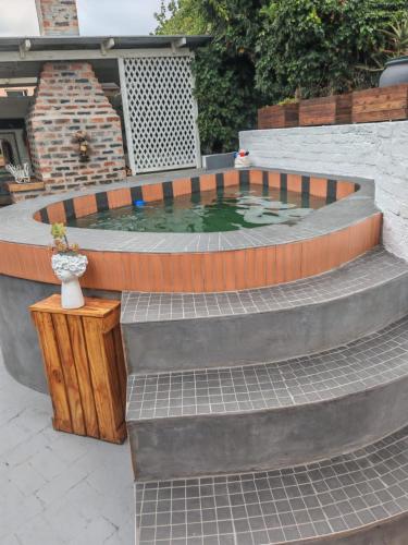 Basen, 36 Mount Road Guesthouse and Self Catering in Mount Croix