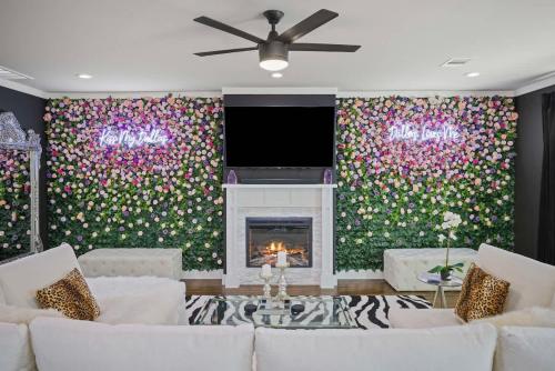 Queen's Landing Luxe New Glam Home in Dallas – khách sạn tại Tây Dallas