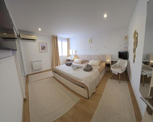 La Demeure du Soleil T2 cosy, Clim,Wifi, Castillet 15 min, parking facile – khách sạn tại Espira-de-l'Agly