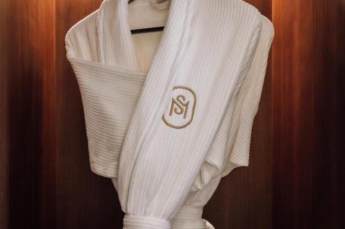 MYTHIC SANA Downtown Suites - image 4