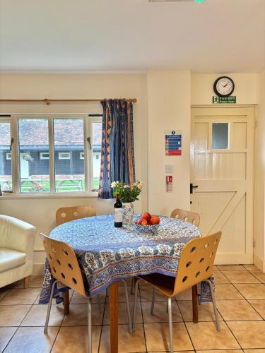 The Farmyard at Doddington in Фуйверсхем