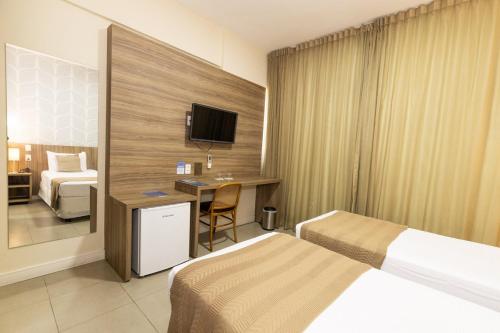 2 twin beds