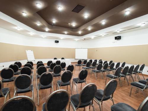 Hotel Zentral Parque - image 13