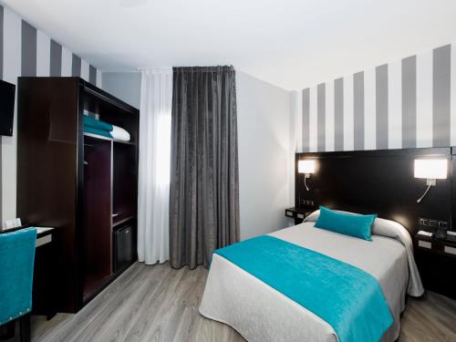 Hotel Zentral Parque Set in a prime location of Valladolid, Hotel Parque puts everything the city has to offer just outside your doorstep. The hotel offers a high standard of service and amenities to suit the individual n