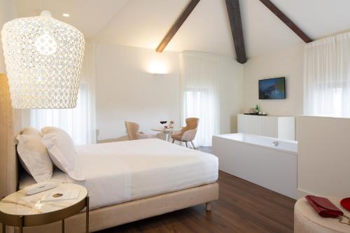 จอตโต โฮเต็ล แอนด์ สปา (Giotto Hotel & Spa) in เอเรโม เดลเล คาร์เชรี