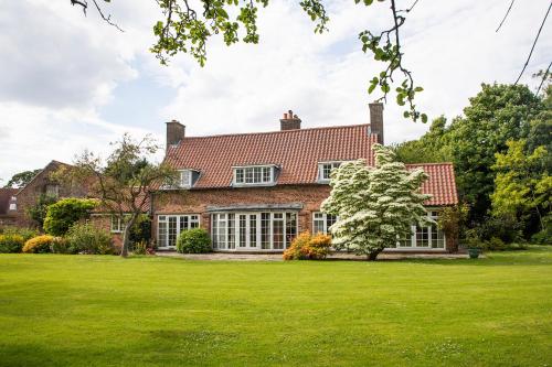 外部景觀, Mill Farm - A family farmhouse in rural Yorkshire in 納費頓