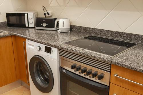 B73 - Luz Sun Holiday Apartment - image 2