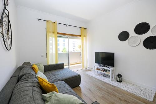 B11 - Beach Way Apartment - image 2