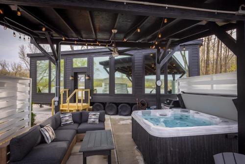 Black Tie Affair - Eloquent Riverfront Experience in Cherry Grove