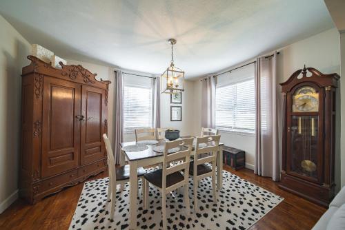 Peaceful Country Home With Stylish Comforts in Hamilton (GA)