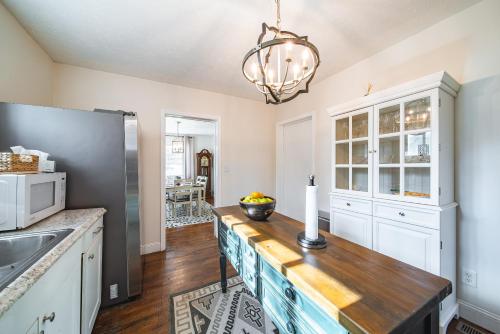Peaceful Country Home With Stylish Comforts in Hamilton (GA)