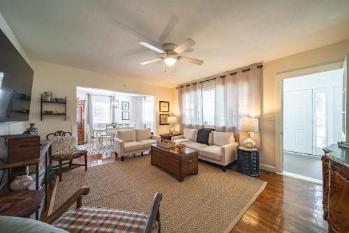Peaceful Country Home With Stylish Comforts in Hamilton (GA)