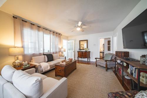 Peaceful Country Home With Stylish Comforts in Hamilton (GA)