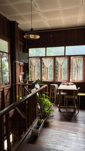 Yor Song Hostel