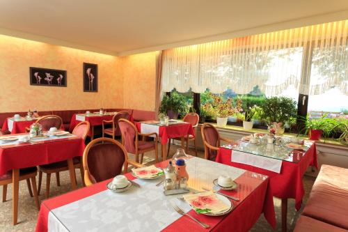 Hotel Pension Fernblick - main image