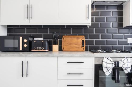 設施, Big 4-Bed House in Haydock Ideal for Work Crews in 海多克