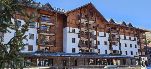 Large 3bdrm ski apartment next to telecabine