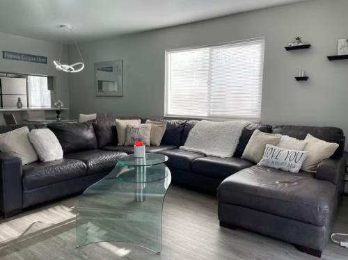 Lovely 2 bedroom unit with a hot tub Pet friendly in West Highland