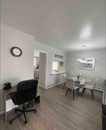 Lovely 2 bedroom unit with a hot tub Pet friendly in West Highland