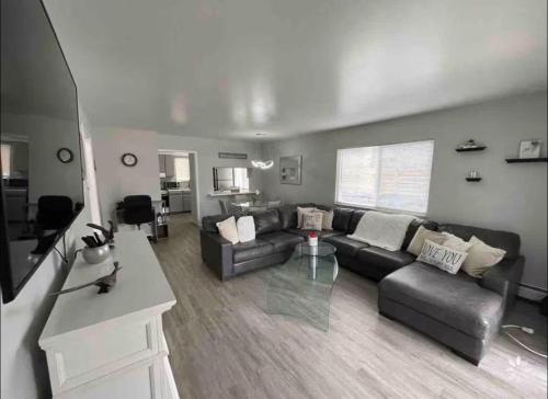 Lovely 2 bedroom unit with a hot tub Pet friendly in West Highland