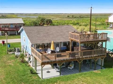 Blue Palm Beach House - HOT TUB & KING BEDS in Matagorda