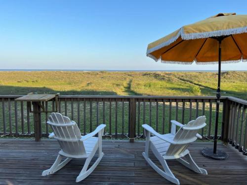 Blue Palm Beach House - HOT TUB & KING BEDS in Matagorda