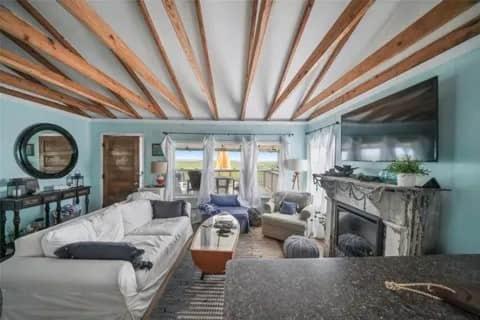 Blue Palm Beach House - HOT TUB & KING BEDS in Matagorda