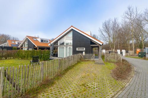 Zonnedorp 1 Solskin Renesse | Strandvakantie in Modern Vakantiehuis – khách sạn tại Oude Moolweg en Laone