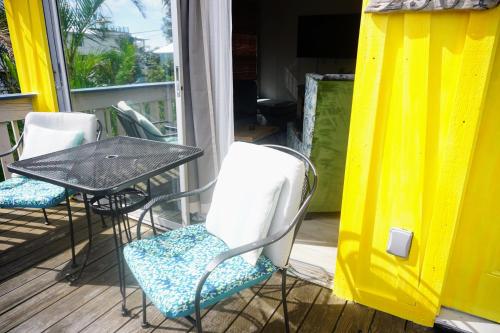 Anna Maria Island Beach Shack Pet Friendly! - image 2