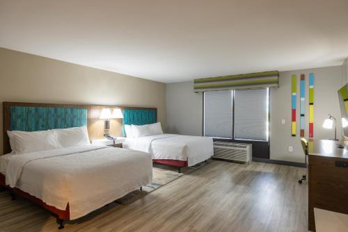2 queen beds