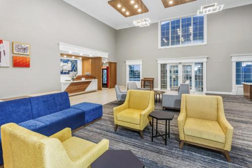 Holiday Inn Express Hotel & Suites Bloomington-Normal University Area By IHG - 숙소 외관