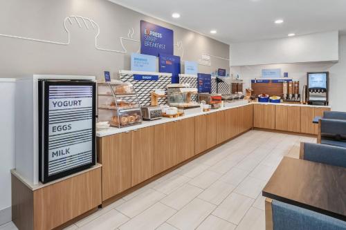 Holiday Inn Express Hotel & Suites Bloomington-Normal University Area By IHG - 식음료(F&B)