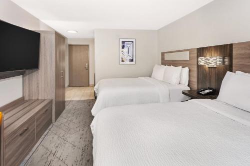 Holiday Inn Express Hotel & Suites Bloomington-Normal University Area By IHG