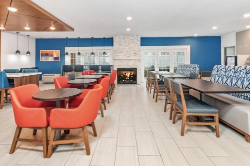 Holiday Inn Express Hotel & Suites Bloomington-Normal University Area By IHG - 식음료(F&B)
