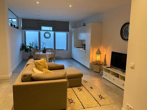 Charming modern apartment in the heart of Antwerp with optional private parking, Antverpy
