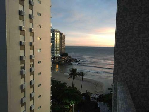 Pitangueiras in front of the beach - 3 bedrooms, renovated apartment in Pitangueiras