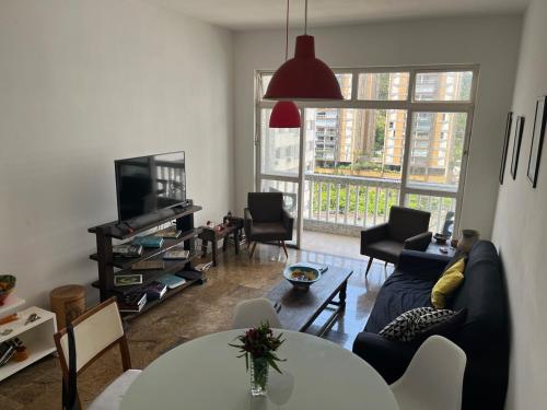 Pitangueiras in front of the beach - 3 bedrooms, renovated apartment in Pitangueiras