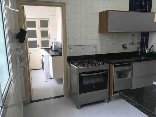 Pitangueiras in front of the beach - 3 bedrooms, renovated apartment in Pitangueiras