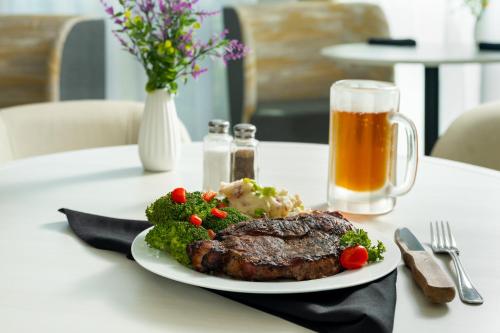 Holiday Inn Boise Airport an IHG Hotel - image 13