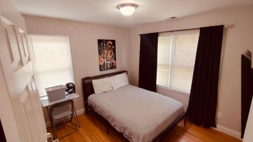 Cozy and Private Pryor Street Retreat Room 2 Shared Bathroom in Mechanicsville